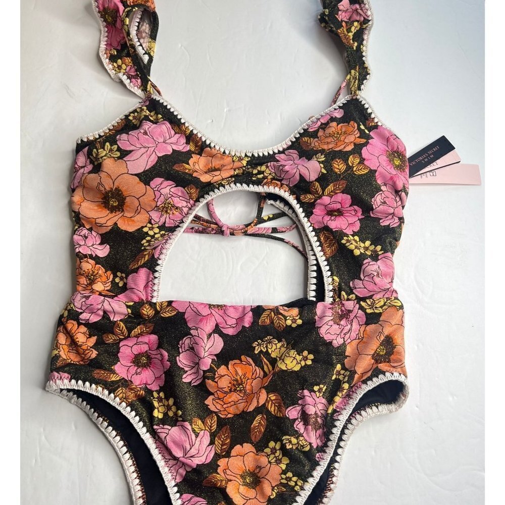 VICTORIA'S‎ SECRET SWIM Ruffle One-Piece cheeky Swimsuit w/ Crochet cut out XL - Picture 11 of 13